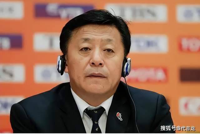 斯基拉指出，霍伊别尔已经选择了一名律师担任自己的新经纪人，这位丹麦中场正在推动离队事宜，因为他希望踢更多比赛，中间人德维奇正在努力运作转会。